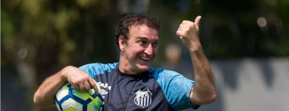 Com Santos mais versátil, Cuca busca soluções para desgaste físico