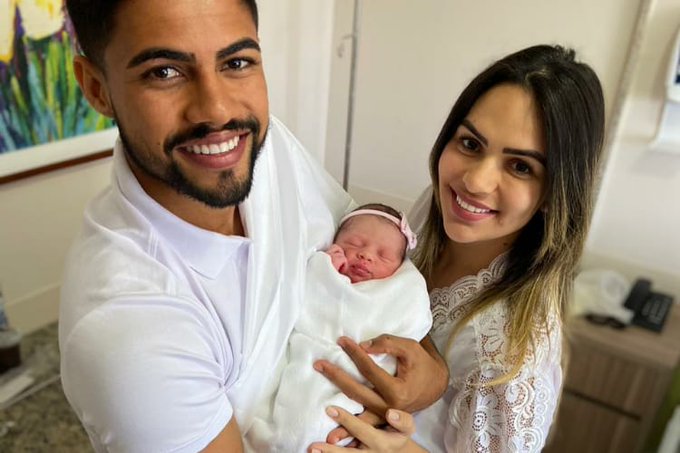 Que história! Lateral de time da Série B faz parto da própria filha