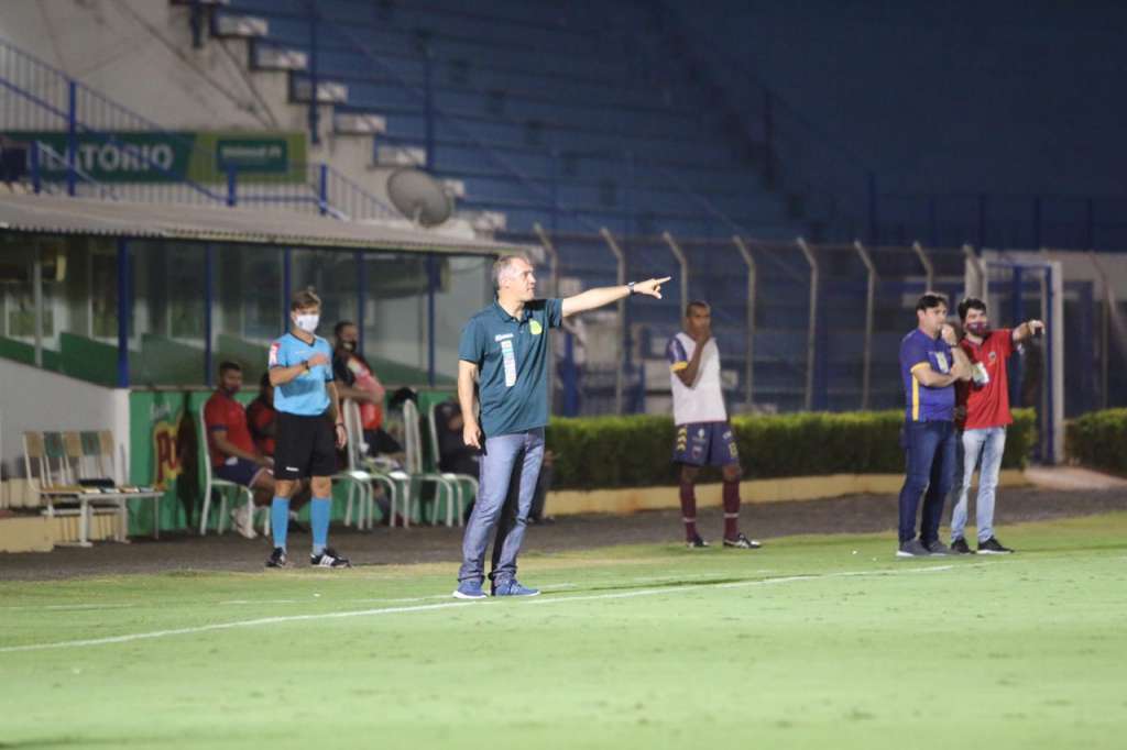 Para o duelo, o técnico Eduardo Baptista contará com a estreia do atacante Netto