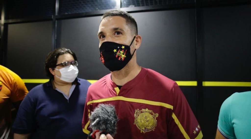 Thiago Neves deve continuar entre os 11