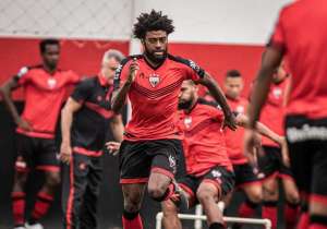 Atlético-GO dispensa lateral, que acerta com clube da Série D