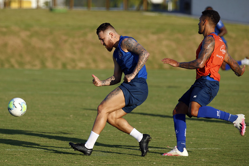 Com Elias e sem Rossi, Mano tenta engrenar no comando do Bahia
