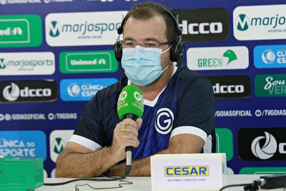 Enderson Moreira faz mistério em sua estreia pelo Goiás