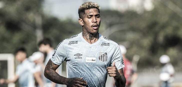 Atacante do Santos é internado em Goiânia com trombose na perna direita