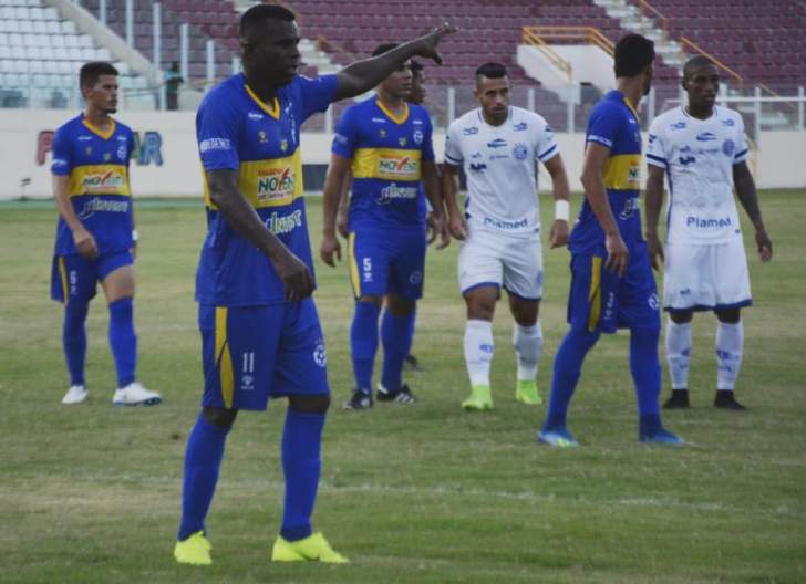 Coruripe-AL 1 x 0 Freipaulistano-SE – Hulk vence, ultrapassa adversário e entra no G4