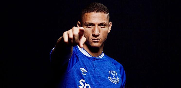 Atacante sofre lesão no tornozelo e pode ser novo desfalque para a seleção