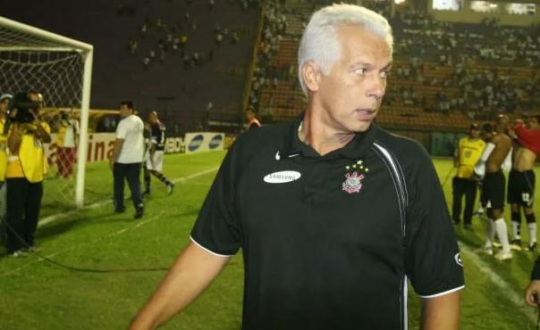 Emerson Leão estaria na mira de grande clube do Brasileirão