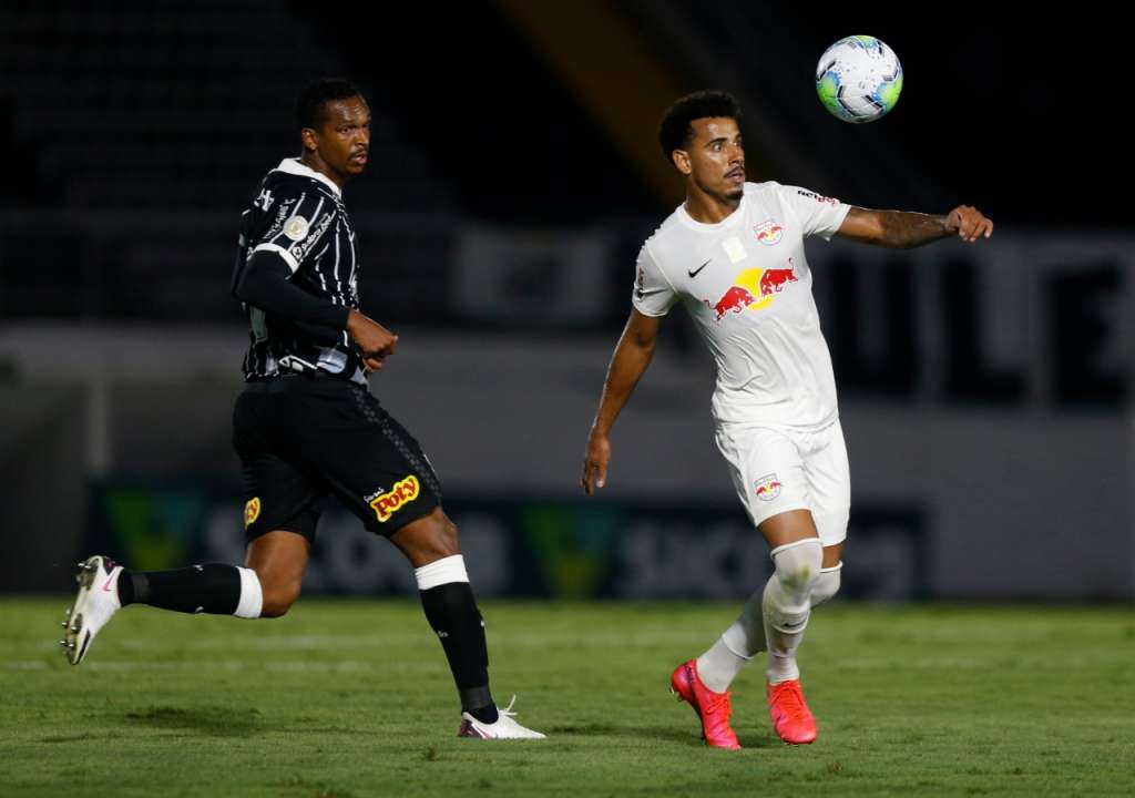 Danilo Avelar aponta Corinthians sólido na defesa e em busca do equilíbrio