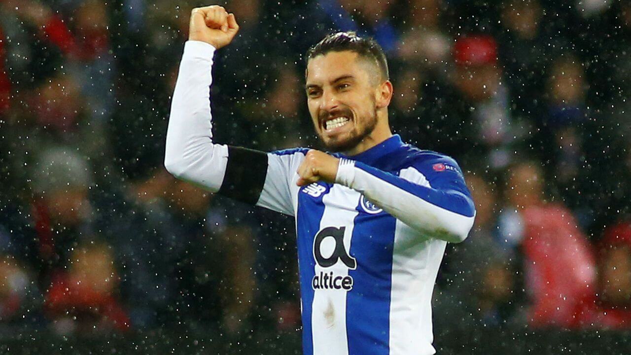 Inglês: Ex-lateral do Grêmio fecha com o Manchester United