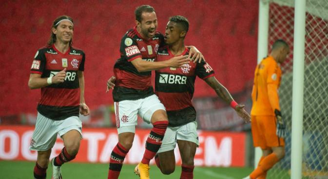 Heróis contra o Athletico-PR, Everton Ribeiro e Pedro elogiam boa fase do Flamengo
