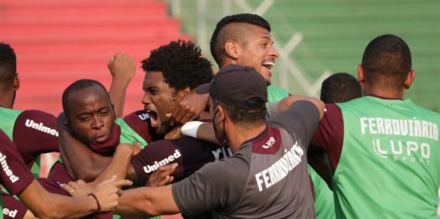 Toledo-PR 2 x 6 Ferroviária-SP – Locomotiva Grená atropela Porco na Série D