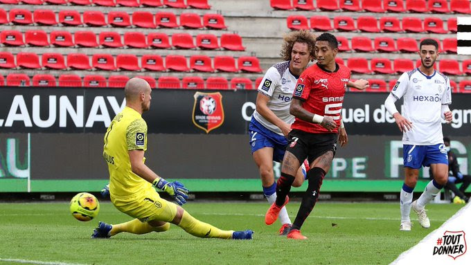 FRANCÊS: ​Com belo gol de brasileiro, Rennes empata e se mantém na liderança