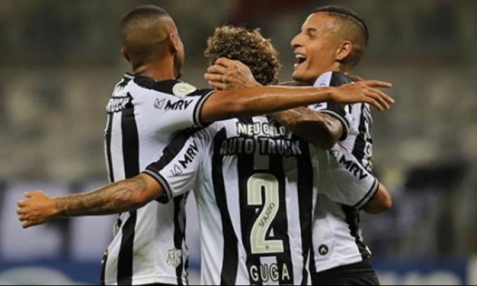 Guga (número 2) marcou seu 1º gol pelo Galo após 57 jogos