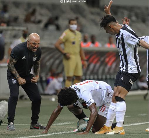 Sampaoli exige o máximo