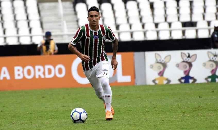 Fluminense tenta chegar a acordo para renovar com ex-volante do Criciúma