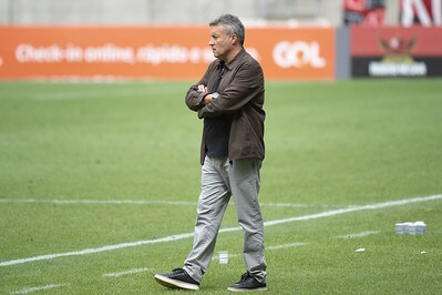 Treinador do Flamengo volta aos treinos após contrair Covid-19