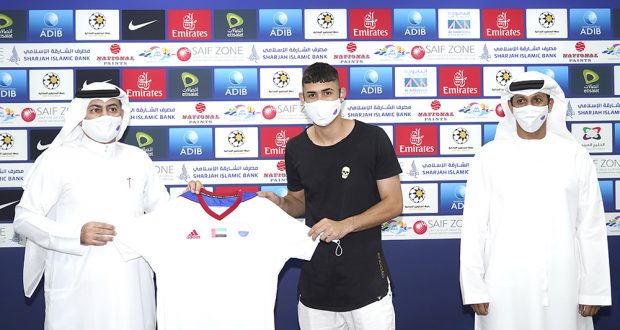 Jovem atacante brasileiro assina com atual campeão dos Emirados Árabes