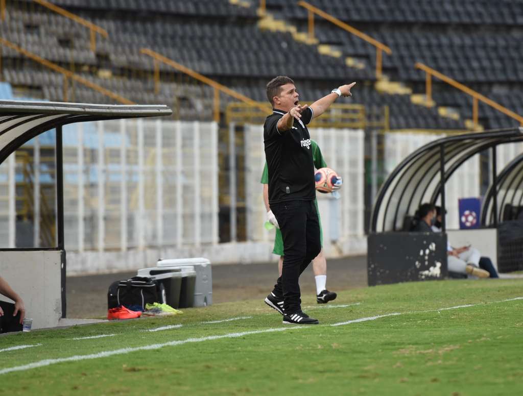 Evaristo Piza acertou sua saída do XV do Piracicaba (Foto: Michel Lambstein)