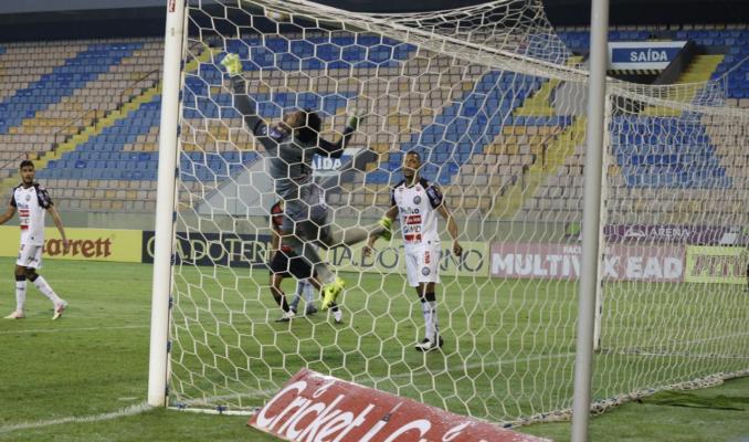 Thiago Braga salva Operário