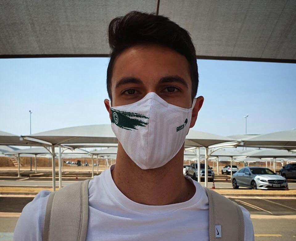 De forma descontraída, Goiás anuncia chegada de meia vindo de rival do Brasileirão