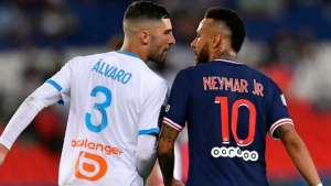 Acusado de racismo por Neymar, zagueiro diz ter ficado um mês sem sair de casa