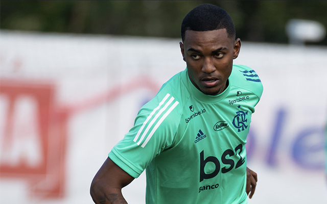Flamengo renova contrato com o lateral-esquerdo até 2025