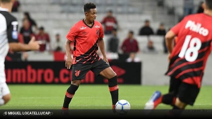 Clube turco faz proposta, mas Athletico-PR mantém ex-São Paulo