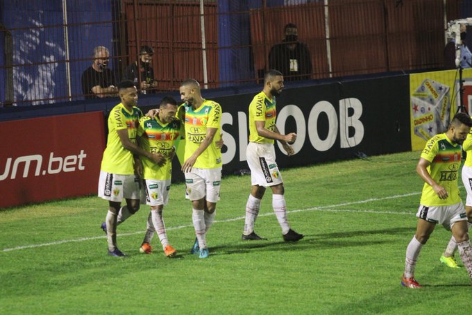 Série C: Campeão do turno, técnico comemora vitória, mas pede Brusque ‘de pés no chão’