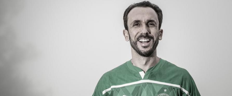 Ex-atacante de São Paulo e Cruzeiro passa mal na concentração e é cortado pela Chapecoense