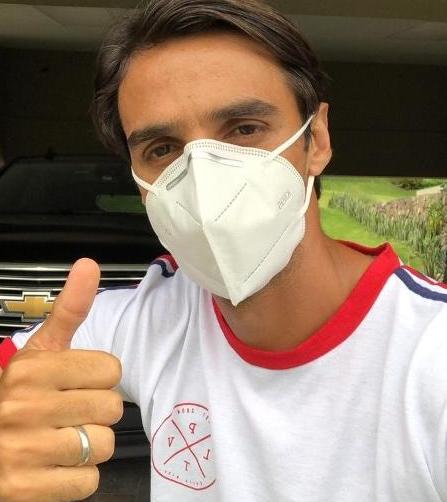 Ex-meia do Santos está com Covid-19: “Vírus afeta qualquer pessoa”