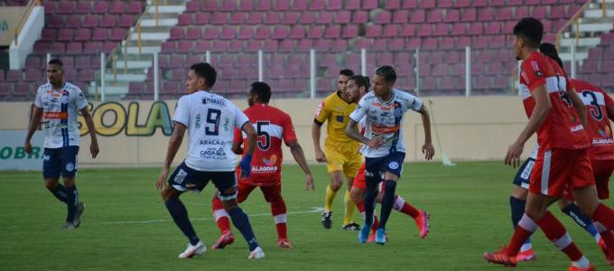 Confiança x CRB - Foto: Luiz Neto