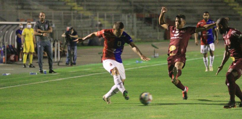 Apagão em empate sem gols. (Foto: Rui Santos / Paraná)