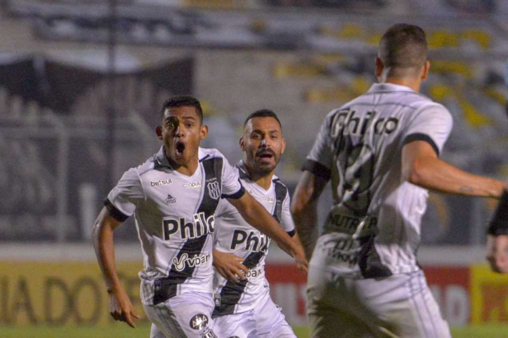Ponte Preta venceu por 2 a 0 (Foto: David Oliveira/Guarani FC)