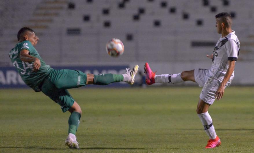 Após derrota no dérbi 197, volante pede desculpa ao Guarani: “Uma vergonha”