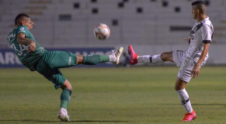 Não faltou raça no Dérbi 197. Foto: Oficial AAPP