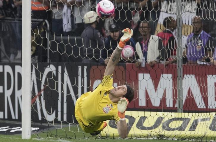 Desfalcados, Corinthians e Santos fazem o clássico das ‘crises’