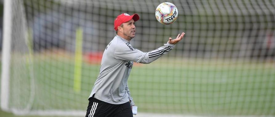 Pressionado, Coudet tem dúvidas para escalar Inter contra RB Braga