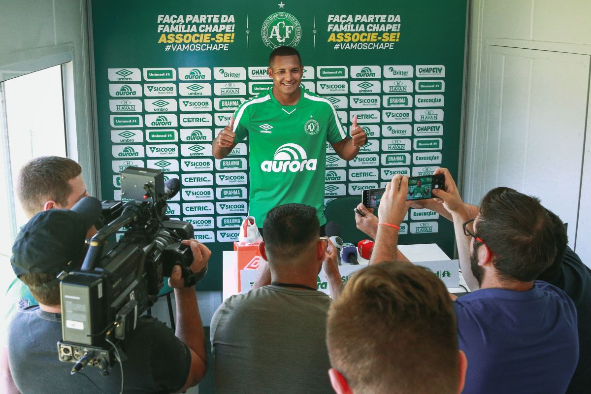 Com proposta de rival da Série B, Chapecoense rescinde contrato com atacante