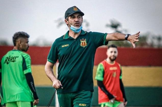 Sem problemas para escalar. (Foto: Lucas Almeida / Sampaio Corrêa)