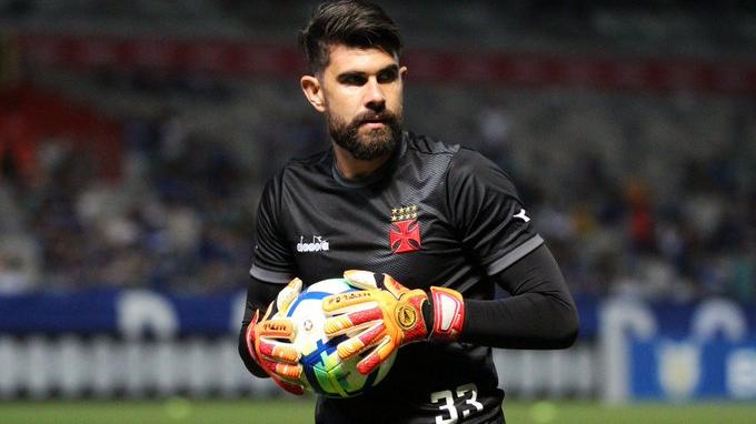 Goleiro do Vasco cobra nova postura após derrota: “Não fomos competitivos”