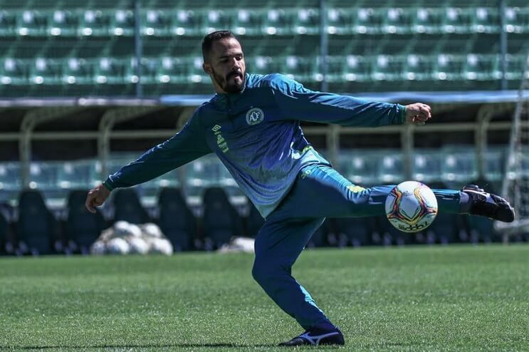 Série B: Atacante da Chapecoense pede calma para manter bom momento