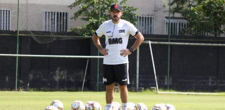 Fim do ‘Ramonismo’! Gigante carioca confirma saída de treinador…