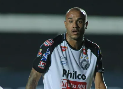 Série B: Atacante Roger surpreende, anuncia saída do Operário e cogita aposentadoria