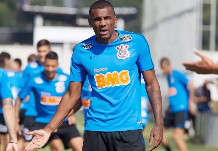 Lesão de Danilo Avelar faz Ponte Preta ficar sem zagueiro do Corinthians