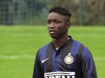 O Pedras Rubras anunciou a contratação do meia Gastón Camara