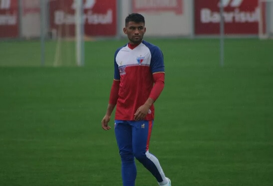 Fortaleza “desafia” torcida e promete contratar volante se meta for atingida