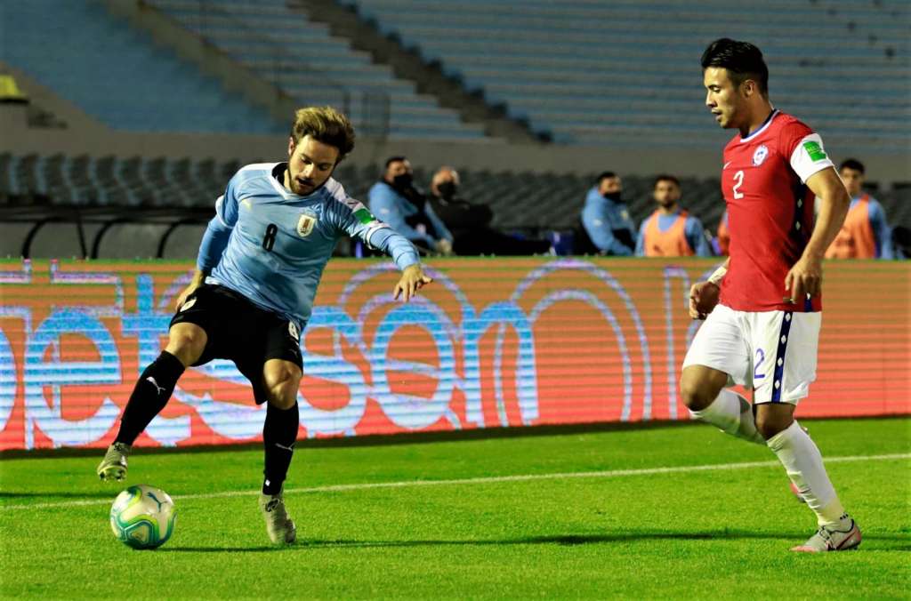 Com gol nos acréscimos, Uruguai vence Chile na estreia 