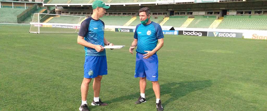 Sérgio Baresi (à direita) conversa com Ben Hur Moreira Peres