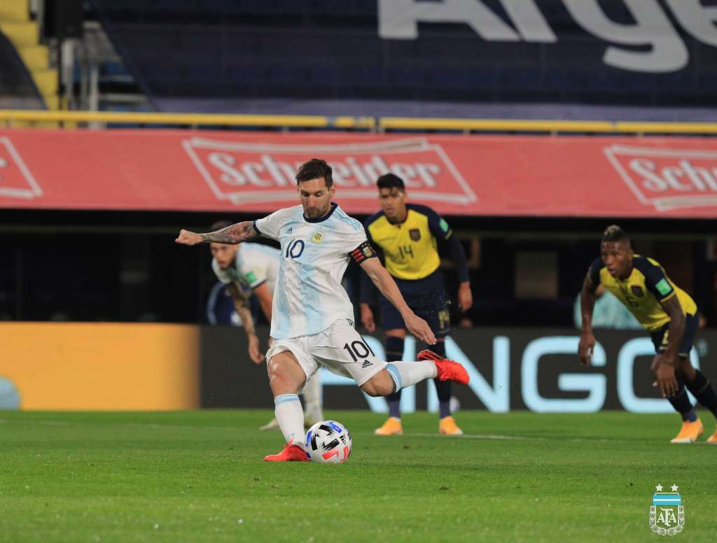 ELIMINATÓRIAS: Messi faz de pênalti, e Argentina bate Equador com atuação ruim