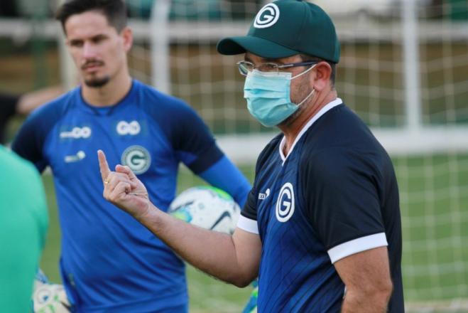 Enderson aposta na experiência para tirar Goiás da lanterna